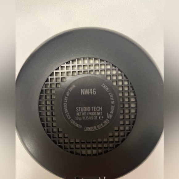 MAC Studio Tech Foundation NW46 BRAND NEW - Picture 4 of 7